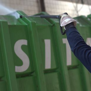 schoonspuiten bedrijfswagen