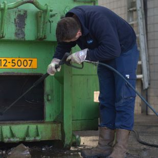 grondige schoonmaak bedrijfswagen